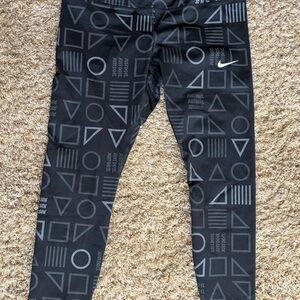Nike women’s black leggings 360 degree reflection size XL